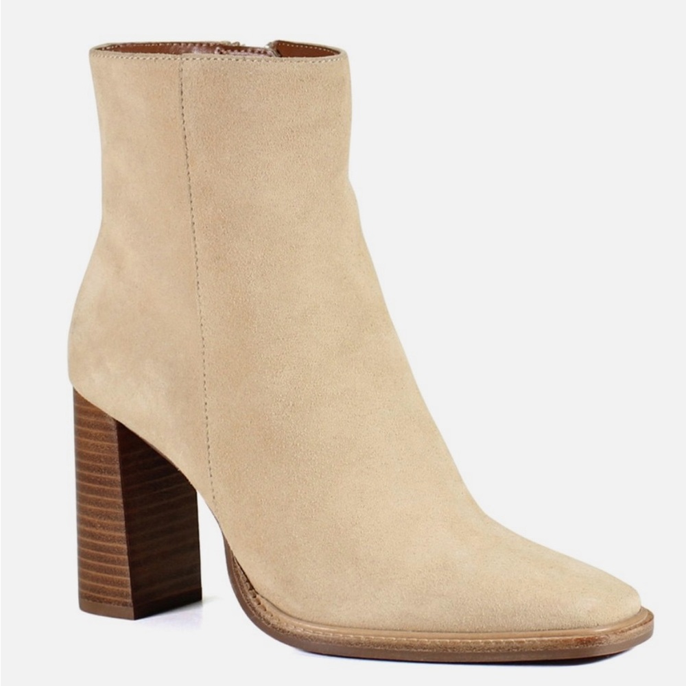 Women’s Diba True tan booties - perfect for Fall!